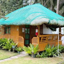 Nanay Santa's Garden Beach Resort, hotel em Gumubat