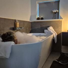 Dalerheugte Drenthe B&B Wellness 6 met romantisch bad en ontbijt à la carte op de kamer, hotel em Dalerveen
