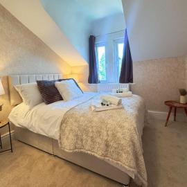 Spacious 6-Bedroom Victorian Townhouse in Central Harrogate - Sleeps 14