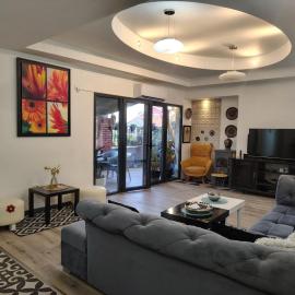 Katata Apartment Spacious House Floor with Terraces, 3 Bedrooms, Parking,Wi-Fi
