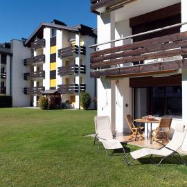 Prada Laax by Quokka 360 - Alpine Residence with Shared Sauna, hotell i Laax