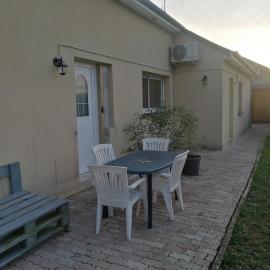 studio indépendant, hotelli kohteessa Salles-la-Source
