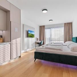 LIV Cashmere Nest w Balcony, AC & Free parking