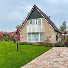 Comfortable holiday home with three bedrooms, hotel u gradu Schoonloo