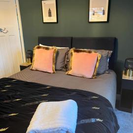 4 BRD House, with Double Parking, hotel a Earley