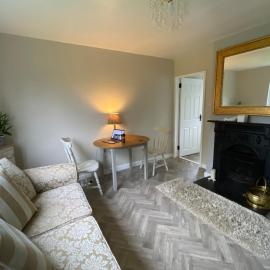 Katie's Cosy Cottage, Hotel in Ballyjamesduff