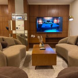 The Skyluxe Designer Suite with Rooftop Pool, hotell sihtkohas Islamabad