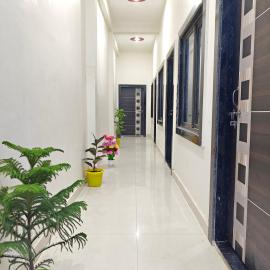 Krishna guest House - 600 meter away from ram mandir, viešbutis mieste Ayodhya