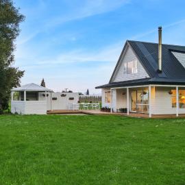 Orchard View Villa - Gateway To Abel Tasman, Hotel in Riwaka