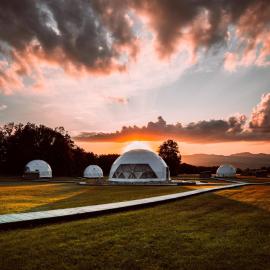 Glamping Resort, hotel in Dolný Kamenec