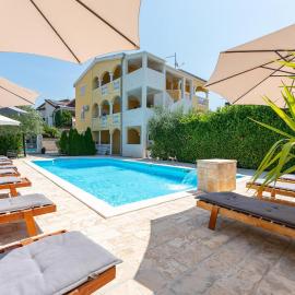 1 Bedroom Gorgeous Apartment In Pakostane