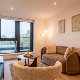 Spacious 2-Bed Apartment, Free Parking & Contractor Friendly, hotelli Leedsissä