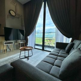 D Pristine 4 bedder apartment 2325 opp legoland, hotel in Iskandar Puteri