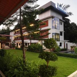 Viesnīca Coral Sand Beach Resort By Privy Stays pilsētā Nagaona