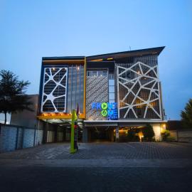 Front One Hotel Sragen, hotel a Sragen