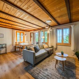 Mountain Apartment - Hot Tub & Sunset Views, khách sạn ở Axalp