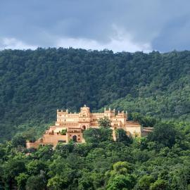 The Oberoi Rajgarh Palace, hotel a Rājgarh