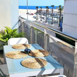 Ideal for families on the beach in Barcelona with a pool