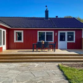 5 Bedroom Awesome Home In Löttorp, hotel in Löttorp