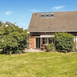 2 Bedroom Gorgeous Home In Friedrichskoog, hotel in Friedrichskoog