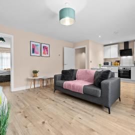 Stylish & Spacious 3BR 3Bath with Private Parking, WiFi, Smart TVs
