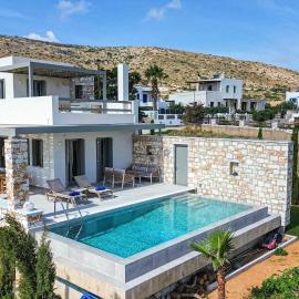 Villa Zaneta with swimming pool, Hotel in Prodromos Paros