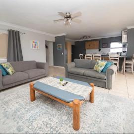 Units on 8Wingerd, hotel in Somerset West