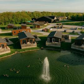 Landal Woodland Lakes, hotel Thirskben