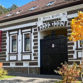 Cetățuia - Ultra Central Râșnov Stay & Parking free, hotel em Rîşnov