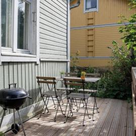 Cozy SELF-SERVICE wooden studio near Aura river, private bath & parking