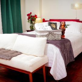 Ukuku Hostel & Rooftop - Quito, hotel di Quito