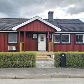 Villa in Henån with jacuzzi sauna & conservatory SE09119, hotel v destinácii Henån