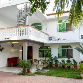 Rajaby Villas, hotel sa Zanzibar City