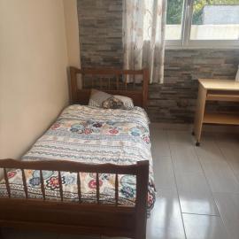 Home stay cosy room with shared bathroom