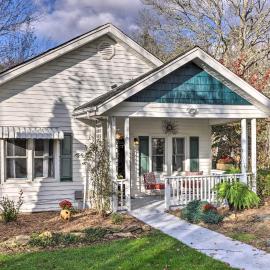 8 Mi to Sugar Mtn! Cozy Cottage w/ Fire Pit, Hotel in Montezuma