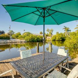 Family-Friendly Englewood Rental w/ Canal Views!, hotel in Englewood
