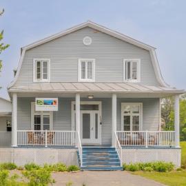 Auberge du vieux pont، فندق في Saint-Raymond