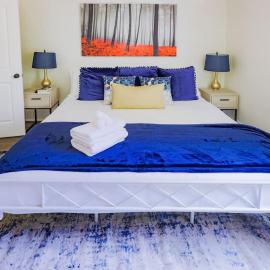 Manchaca 4 bedroom sleeps 10 Pool and Hot tub