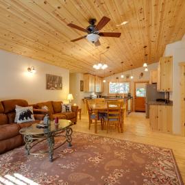 Near Hikes: Arnold Cabin w/ EV Charger & Fire Pit, hotel in Arnold