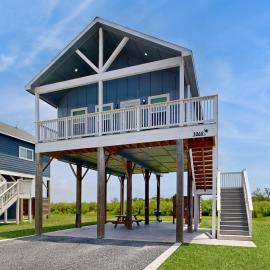 Modern Steps to Beach Shared Pool & Playground โรงแรมในGilchrist