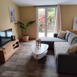 Petite maison de charme, hotel in L'Isle-sur-la-Sorgue