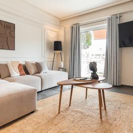 Elegant 3 Bdr Apartment City Retreat in Kypseli: Atina'da bir otel