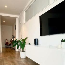 Spacious Industrial style Apartment, hotel in Londen