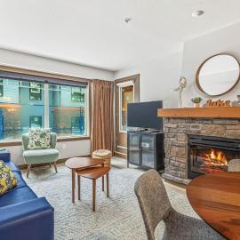 Contemporary 2BR with hot tub and Mountain Views, hotel a Dead Man's Flats