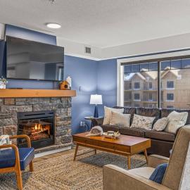 Amazing 3BR Condo With Hot Tub Access and Mtn Views – hotel w mieście Dead Man's Flats