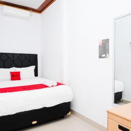 RedDoorz Syariah Near Stasiun Wates，Wates的飯店