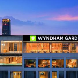 Wyndham Garden Hotel Liuzhou Five-Star Commercial Street Musical Fountain Branch: Liuzhou'da bir otel