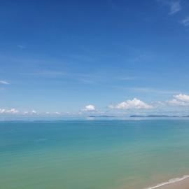 Apartment on Beach, Stunning Views, Rayong, hotelli kohteessa Ban Phayun