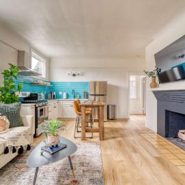 Stay Portland - The Garden Bungalow on Broadway - 94 WalkScore, hotel in Portland