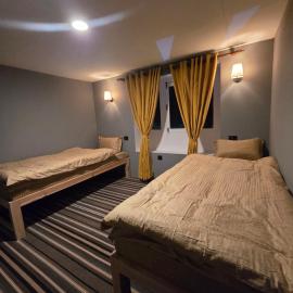 Highcamp B&B, hotel in Namche